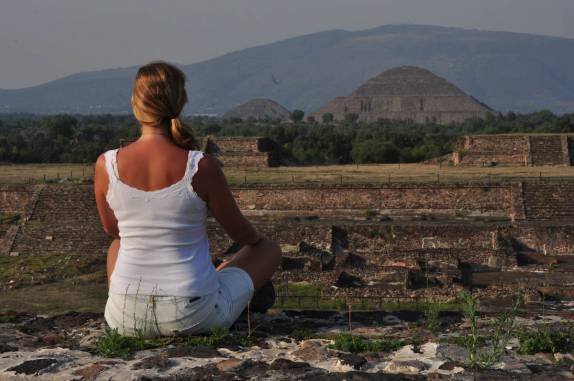 Meditação inspirada pela impressionante visão das pirâmides do Sol e da Lua, em Teotihuacán, ao norte da Cidade do México
